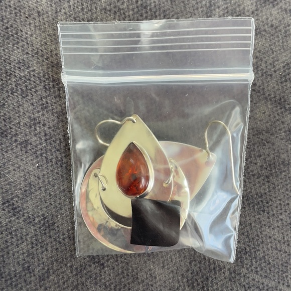 Tear drop Amber earrings - Picture 6 of 6